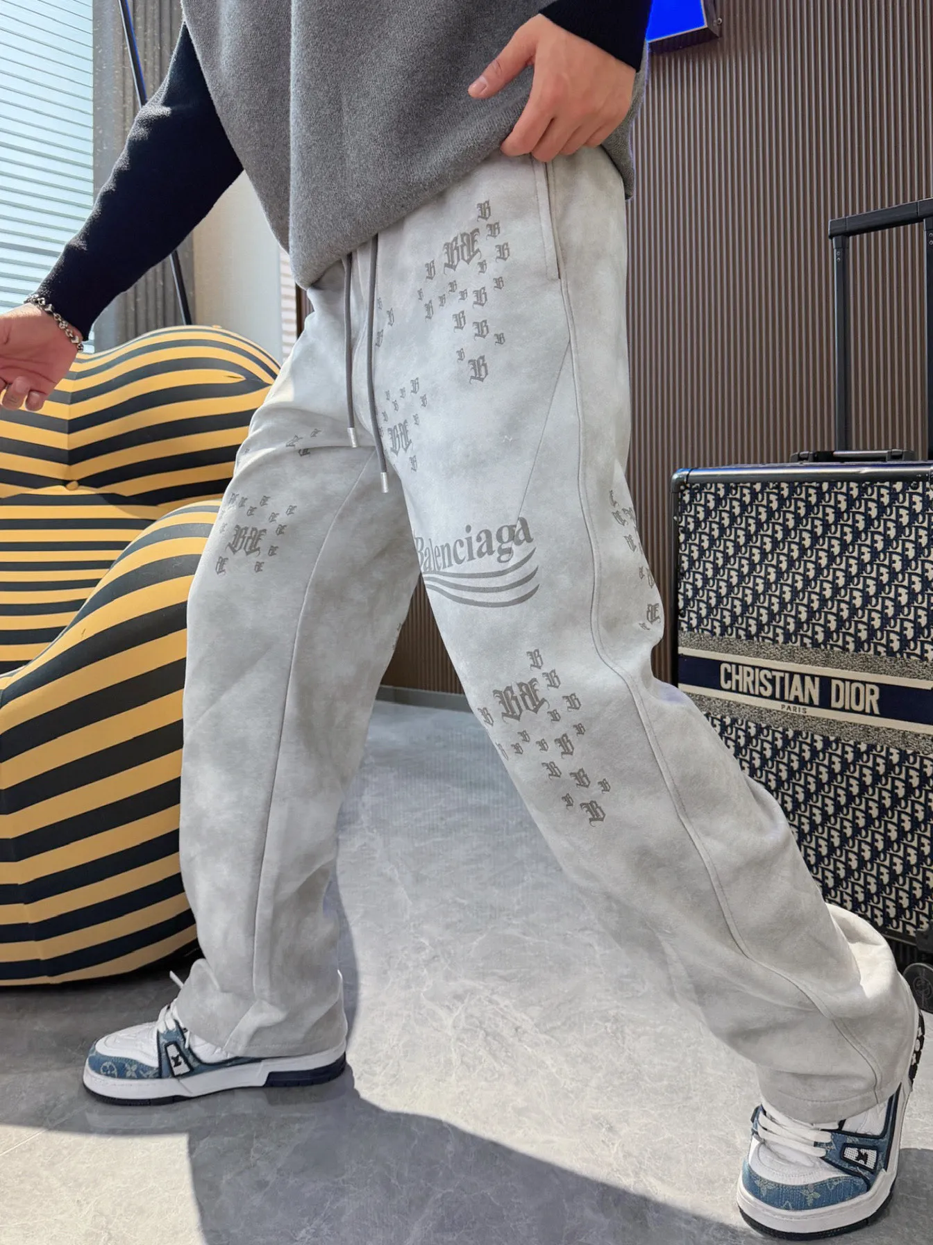 Balenciaga 🆕2026 Autumn and Winter New Arrival Casual Pants! 🎁On sale simultaneously on the official website. Brand Classic LOGO casual pants, customized fabrics, excellent comfort and strong touch. Highly recognisable, perfect appearance and craftsmanship. Size:M-3XL